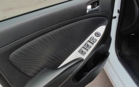 Hyundai Solaris II рестайлинг, 2016 год, 865 000 рублей, 12 фотография