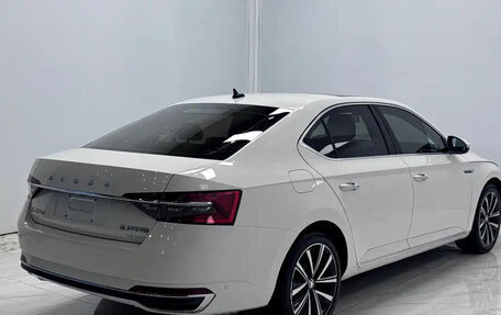 Skoda Superb III рестайлинг, 2022 год, 2 030 888 рублей, 4 фотография