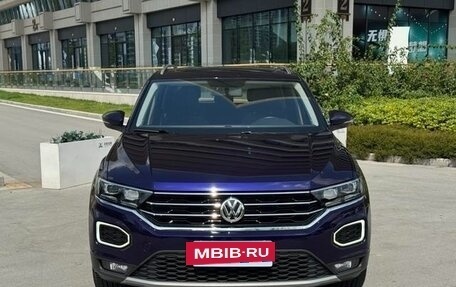 Volkswagen T-Roc I, 2022 год, 2 100 000 рублей, 3 фотография