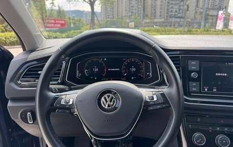 Volkswagen T-Roc I, 2022 год, 2 100 000 рублей, 11 фотография