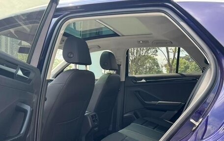 Volkswagen T-Roc I, 2022 год, 2 100 000 рублей, 14 фотография