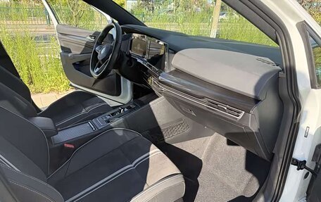Volkswagen Golf VIII, 2022 год, 1 950 000 рублей, 9 фотография