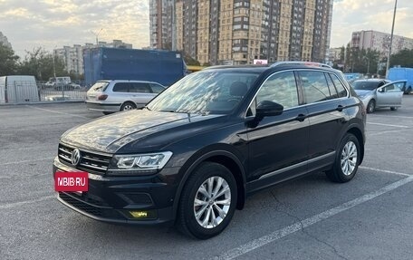 Volkswagen Tiguan II, 2018 год, 2 000 000 рублей, 2 фотография