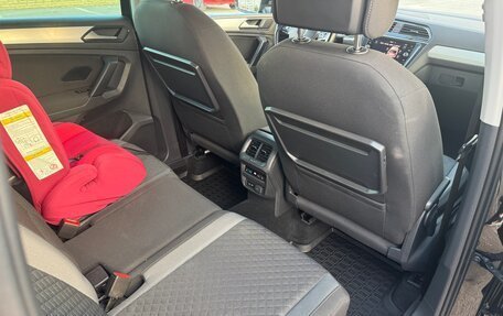Volkswagen Tiguan II, 2018 год, 2 000 000 рублей, 21 фотография