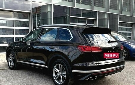 Volkswagen Touareg III, 2019 год, 4 500 000 рублей, 6 фотография