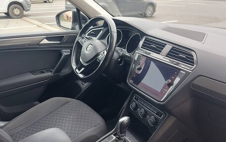 Volkswagen Tiguan II, 2018 год, 1 950 000 рублей, 12 фотография