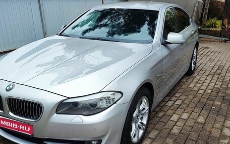 BMW 5 серия, 2011 год, 1 290 000 рублей, 2 фотография