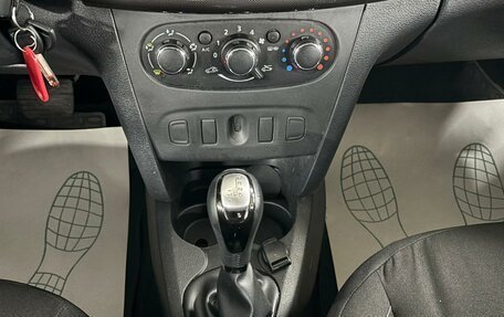 Renault Logan II, 2018 год, 799 000 рублей, 16 фотография