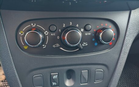 Renault Sandero II рестайлинг, 2015 год, 700 000 рублей, 12 фотография