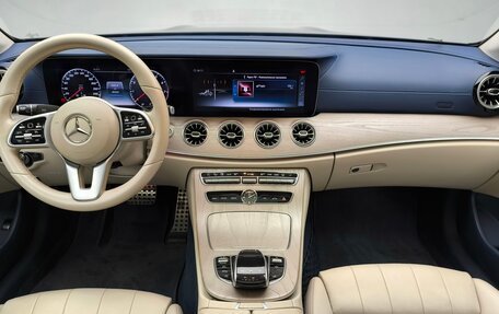 Mercedes-Benz E-Класс, 2019 год, 3 950 000 рублей, 6 фотография