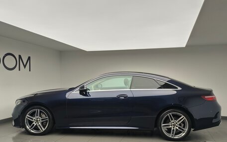 Mercedes-Benz E-Класс, 2019 год, 3 950 000 рублей, 4 фотография