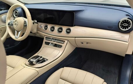 Mercedes-Benz E-Класс, 2019 год, 3 950 000 рублей, 17 фотография