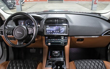 Jaguar F-Pace, 2017 год, 2 198 000 рублей, 14 фотография