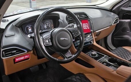 Jaguar F-Pace, 2017 год, 2 198 000 рублей, 16 фотография