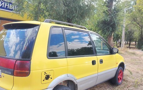 Mitsubishi Space Runner II, 1996 год, 250 000 рублей, 3 фотография