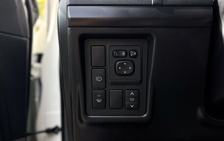 Toyota Land Cruiser Prado 150 рестайлинг 2, 2012 год, 3 650 000 рублей, 22 фотография