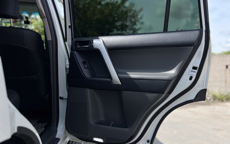 Toyota Land Cruiser Prado 150 рестайлинг 2, 2012 год, 3 650 000 рублей, 17 фотография