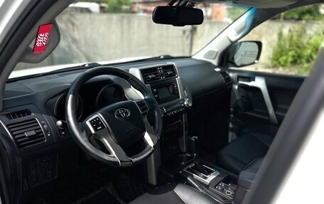Toyota Land Cruiser Prado 150 рестайлинг 2, 2012 год, 3 650 000 рублей, 21 фотография