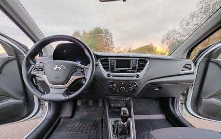 Hyundai Solaris II рестайлинг, 2017 год, 670 000 рублей, 10 фотография