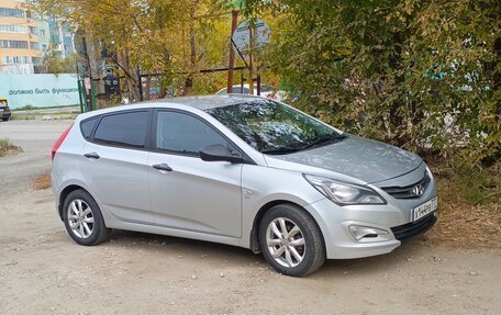 Hyundai Solaris II рестайлинг, 2015 год, 900 000 рублей, 2 фотография