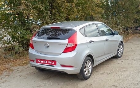 Hyundai Solaris II рестайлинг, 2015 год, 900 000 рублей, 3 фотография