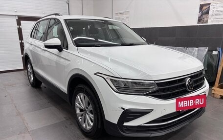 Volkswagen Tiguan II, 2021 год, 2 400 000 рублей, 3 фотография