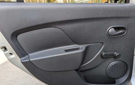 Renault Logan II, 2015 год, 699 000 рублей, 12 фотография