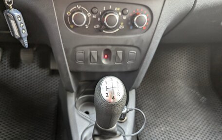 Renault Logan II, 2015 год, 699 000 рублей, 21 фотография