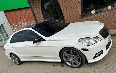 Mercedes-Benz E-Класс, 2010 год, 1 270 000 рублей, 13 фотография