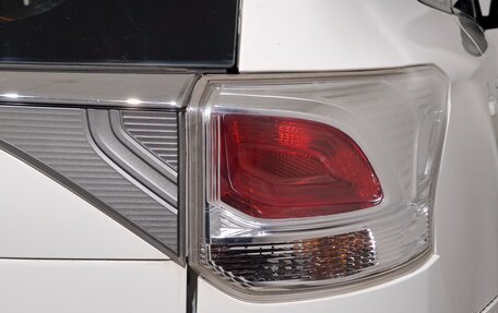 Mitsubishi Outlander III рестайлинг 3, 2013 год, 1 099 000 рублей, 10 фотография