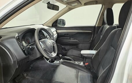Mitsubishi Outlander III рестайлинг 3, 2013 год, 1 099 000 рублей, 13 фотография