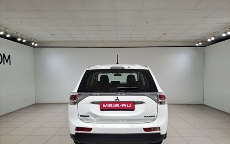 Mitsubishi Outlander III рестайлинг 3, 2013 год, 1 099 000 рублей, 8 фотография