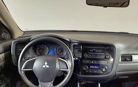Mitsubishi Outlander III рестайлинг 3, 2013 год, 1 099 000 рублей, 14 фотография