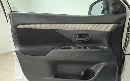 Mitsubishi Outlander III рестайлинг 3, 2013 год, 1 099 000 рублей, 19 фотография