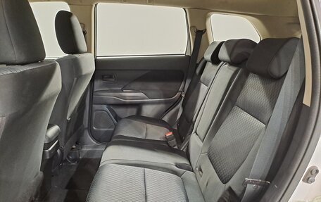 Mitsubishi Outlander III рестайлинг 3, 2013 год, 1 099 000 рублей, 16 фотография