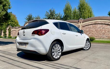 Opel Astra J, 2011 год, 640 000 рублей, 2 фотография