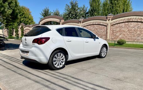 Opel Astra J, 2011 год, 640 000 рублей, 6 фотография
