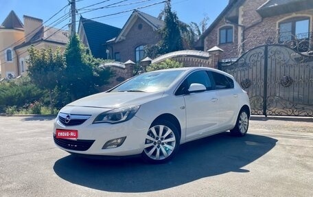 Opel Astra J, 2011 год, 640 000 рублей, 1 фотография