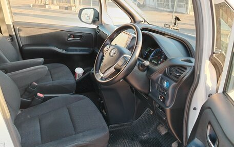Toyota Voxy III, 2014 год, 1 900 000 рублей, 10 фотография