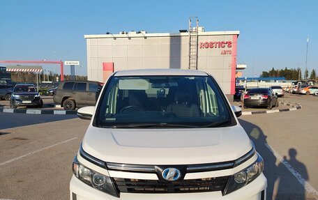 Toyota Voxy III, 2014 год, 1 900 000 рублей, 4 фотография