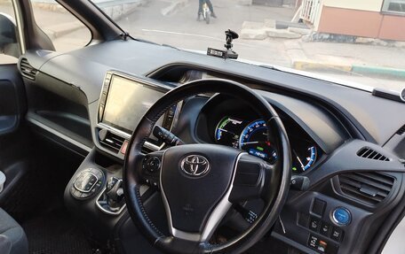 Toyota Voxy III, 2014 год, 1 900 000 рублей, 8 фотография