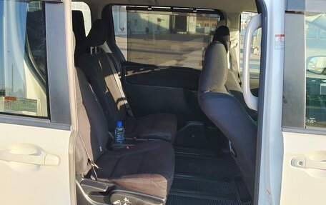Toyota Voxy III, 2014 год, 1 900 000 рублей, 19 фотография