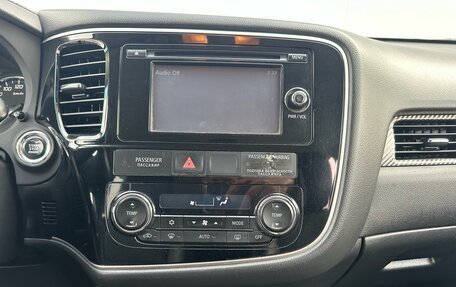 Mitsubishi Outlander III рестайлинг 3, 2015 год, 1 690 000 рублей, 11 фотография