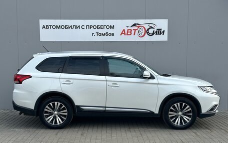 Mitsubishi Outlander III рестайлинг 3, 2015 год, 1 690 000 рублей, 8 фотография