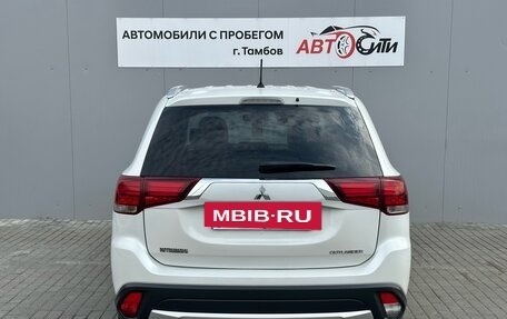 Mitsubishi Outlander III рестайлинг 3, 2015 год, 1 690 000 рублей, 6 фотография