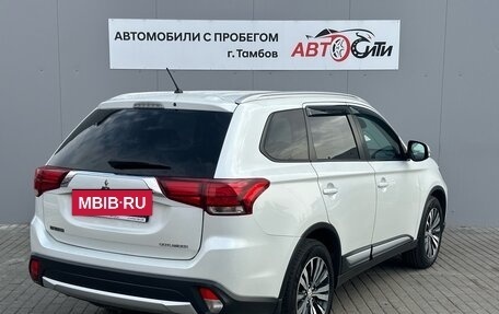 Mitsubishi Outlander III рестайлинг 3, 2015 год, 1 690 000 рублей, 7 фотография