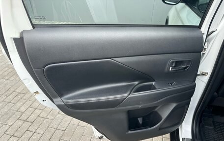 Mitsubishi Outlander III рестайлинг 3, 2015 год, 1 690 000 рублей, 19 фотография