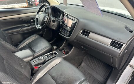 Mitsubishi Outlander III рестайлинг 3, 2015 год, 1 690 000 рублей, 16 фотография