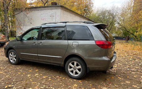 Toyota Sienna II рестайлинг, 2005 год, 1 330 000 рублей, 2 фотография