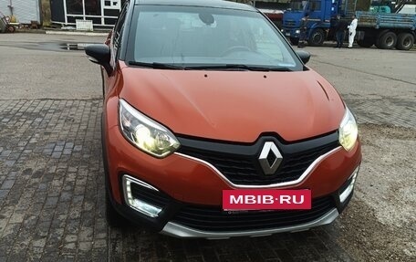 Renault Kaptur I рестайлинг, 2016 год, 930 000 рублей, 2 фотография
